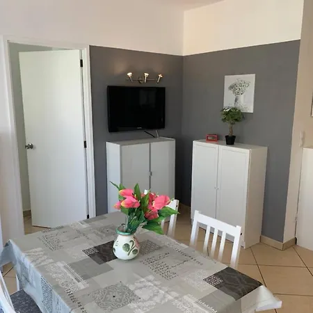 Confortevole Con Piscina 7 *