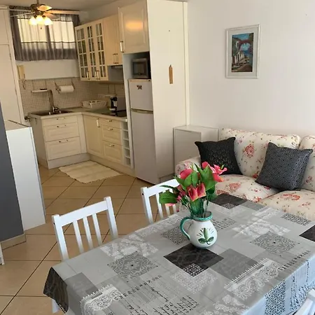 Confortevole Con Piscina 7 *