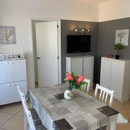 Apartment Confortevole Con Piscina 7 *